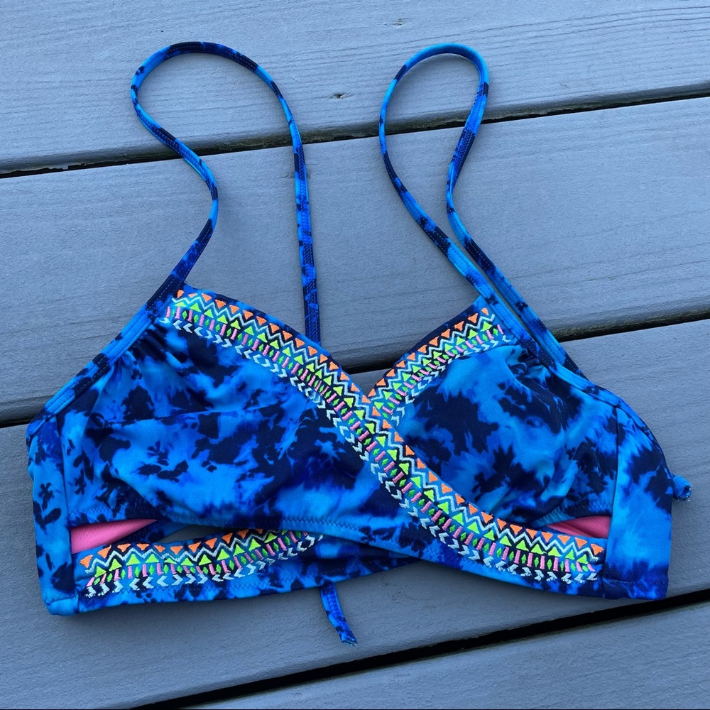 Pink Victoria’s Secret bikini top